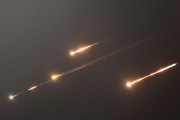 平邑伊朗以导弹齐射回应以色列的大规模袭击