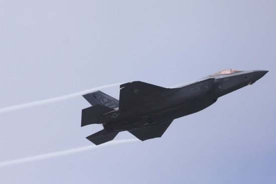 五角(🏬)大楼把今年为美国空军采购F-35战机的(🚬)请求削减一半